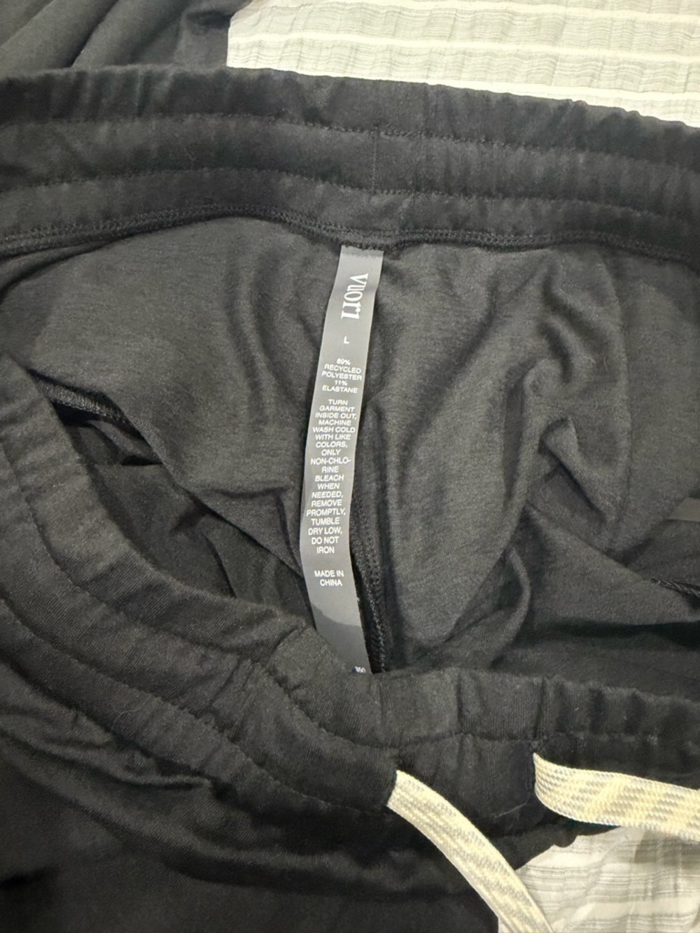Vuori Black Wideleg Halo Essential Track Pants - Picture 4 of 5